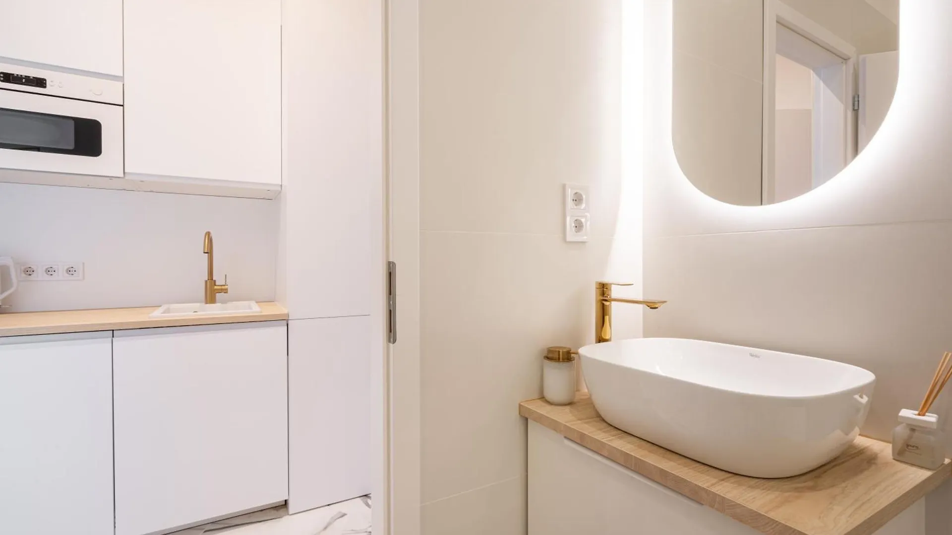 A43 - Akacfa Street Heritage Apartment - Best Location By Bqa Budapest Hungary