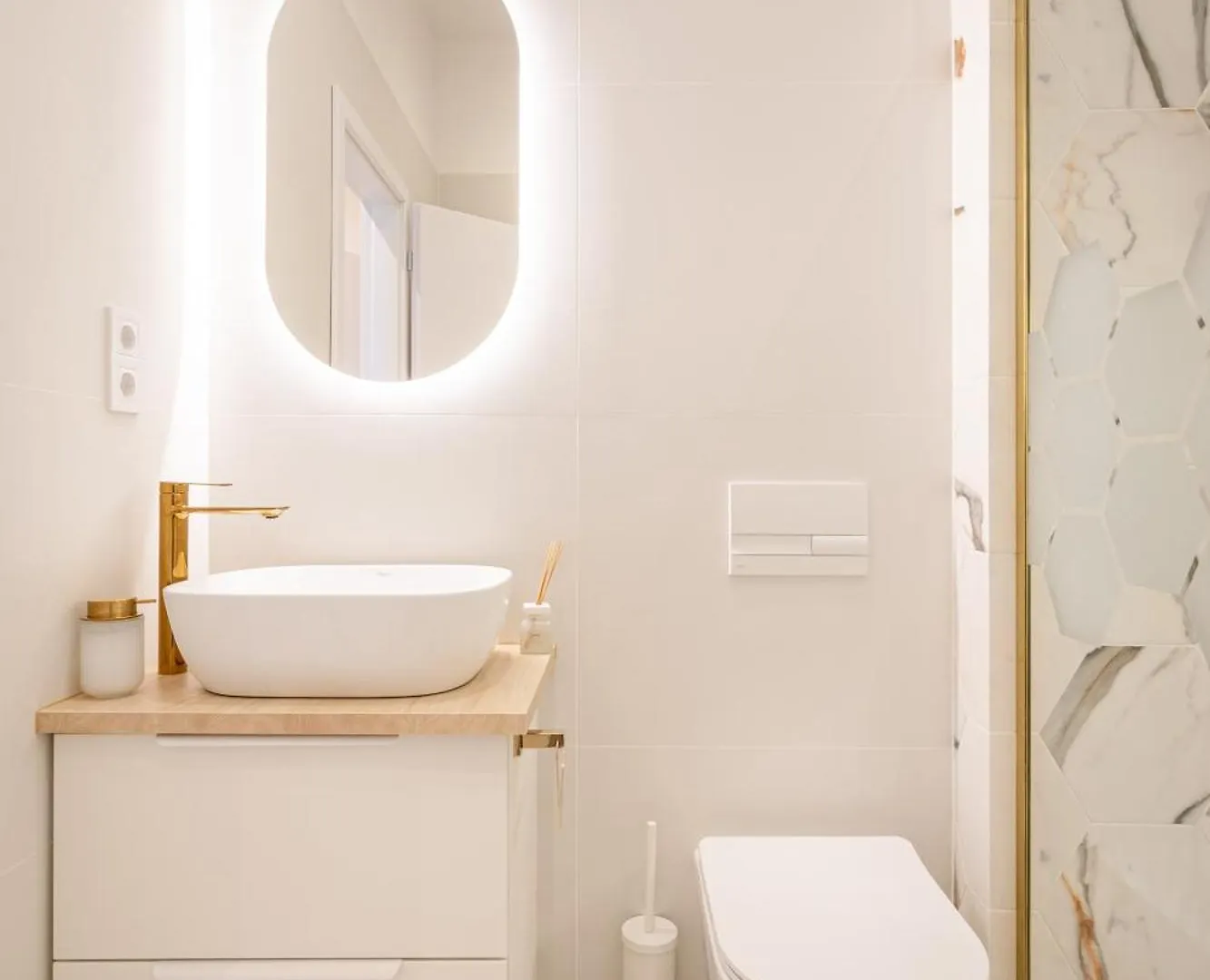 A43 - Akacfa Street Heritage Apartment - Best Location By Bqa Budapest Hungary
