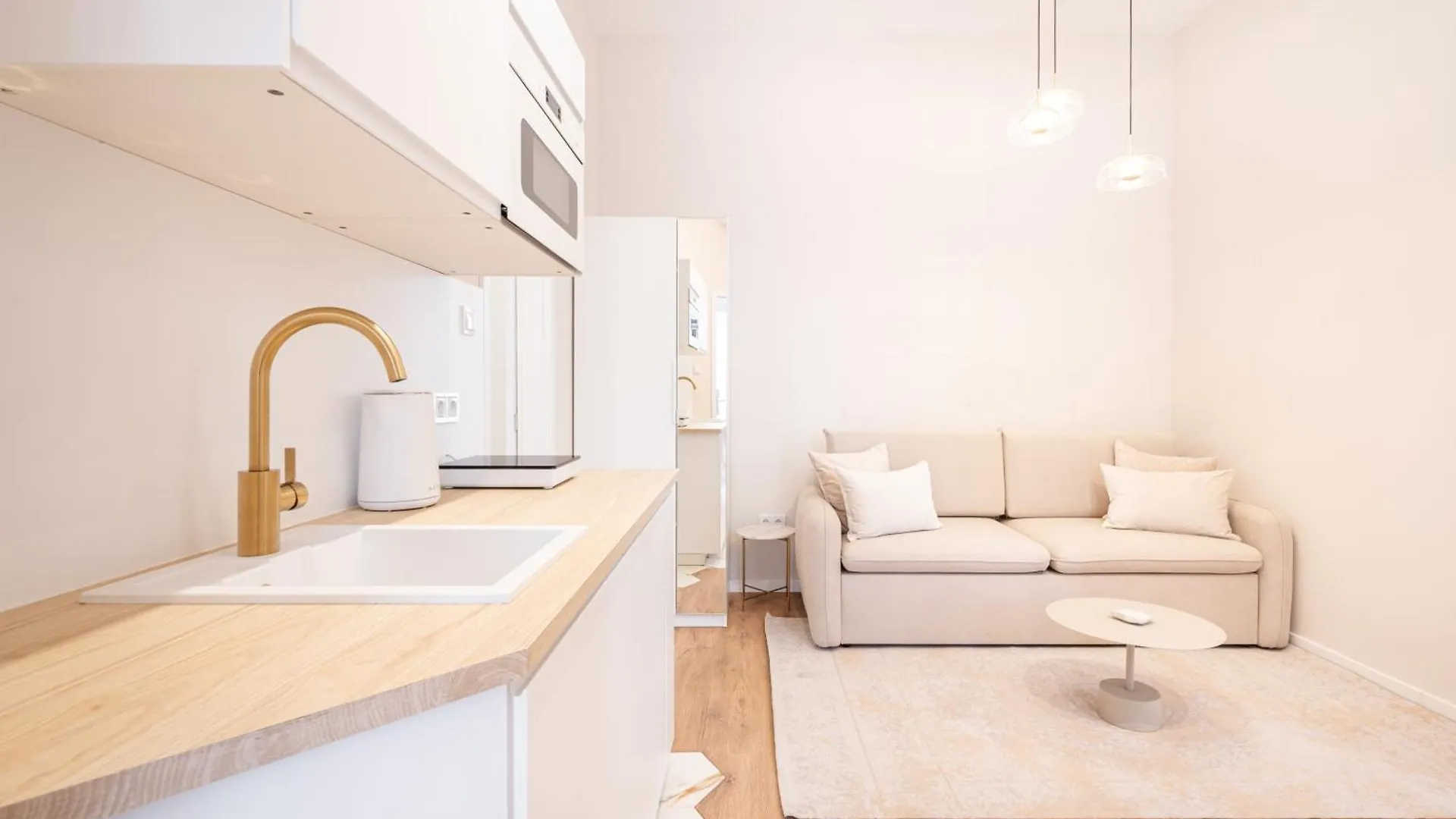 A43 - Akacfa Street Heritage Apartment - Best Location By Bqa Budapest