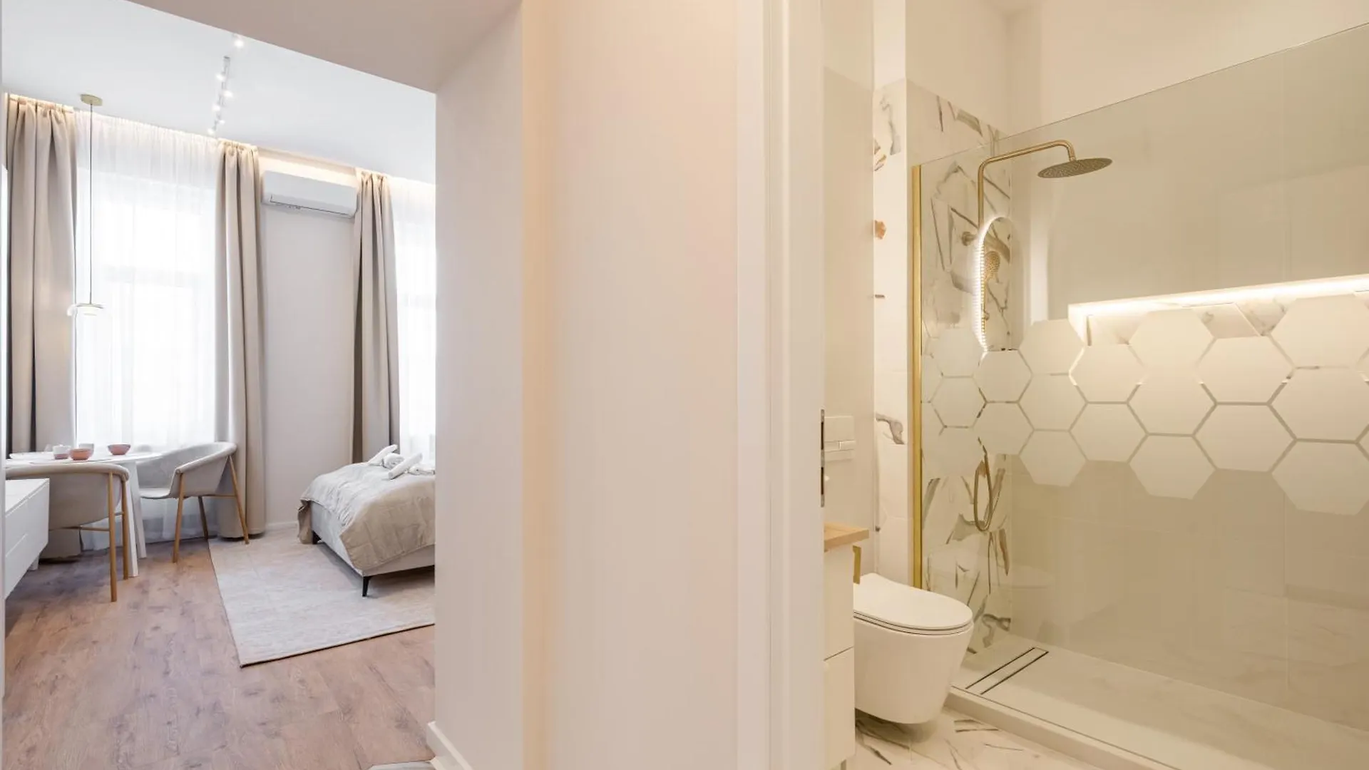A43 - Akacfa Street Heritage Apartment - Best Location By Bqa Budapest 0*,  Hungary