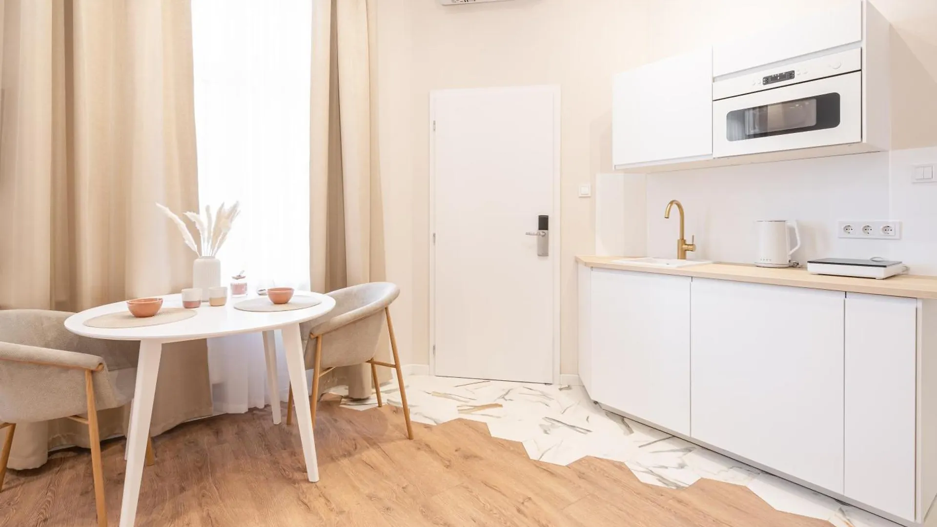 A43 - Akacfa Street Heritage Apartment - Best Location By Bqa Budapest