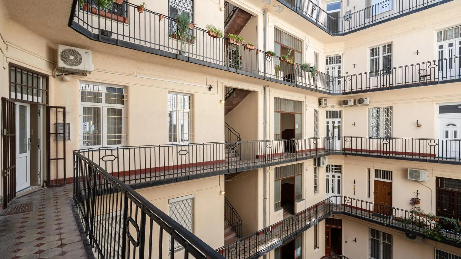 A43 - Akacfa Street Heritage Apartment - Best Location By Bqa Budapest